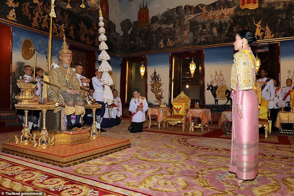658-6996795-King_Rama_X_the_Thai_King_Maha_Vajiralongkorn_and_his_wife_Queen-a-101_1557142593122.jpg