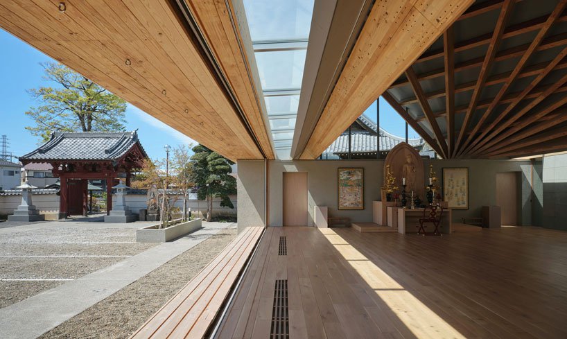 buddhist-temple-in-japan-expresses-radiating-timber-roof-structure-designboom-2.jpg