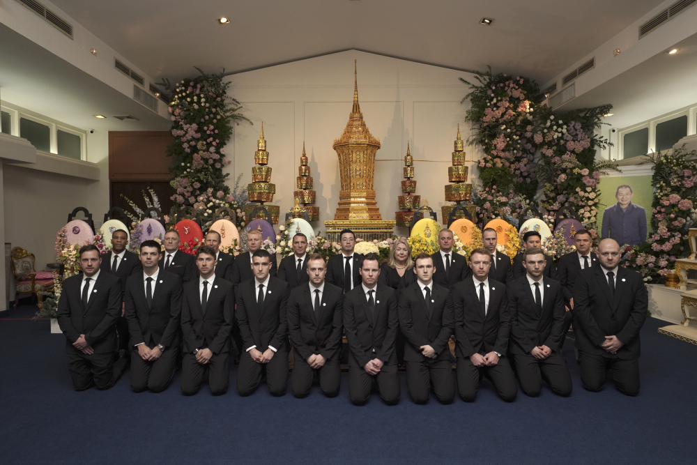 king-attends-cremation-of-leicester-city-owner-vichai-the-nation.jpg