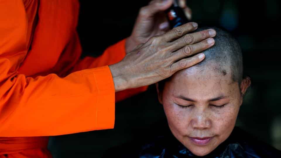 photos-thailands-female-buddhist-monks-defy-tradition-with-ordainment-hindustan-times.jpg