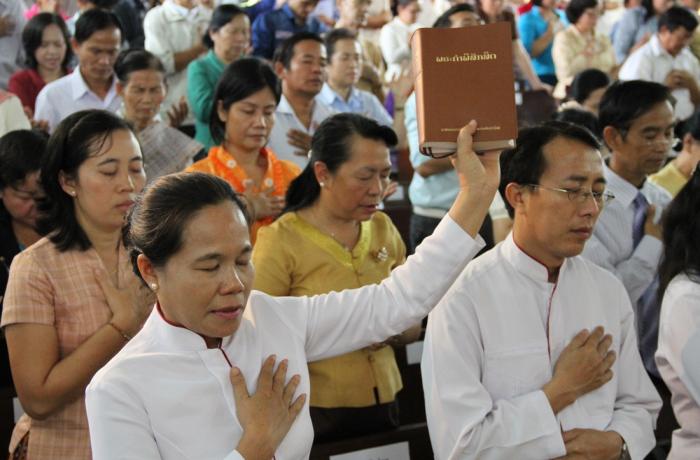 s-usa-vientiane-arrests-three-us-citizens-over-distribution-of-material-on-christianity-asianews.jpg