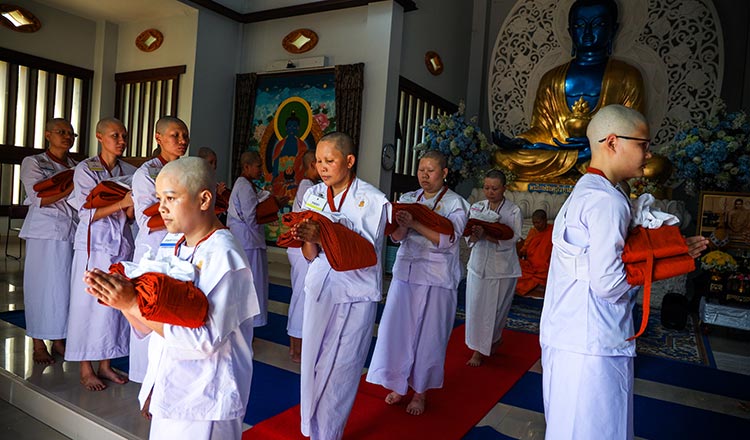 thailands-rebel-female-buddhist-monks-khmer-times-1.jpg